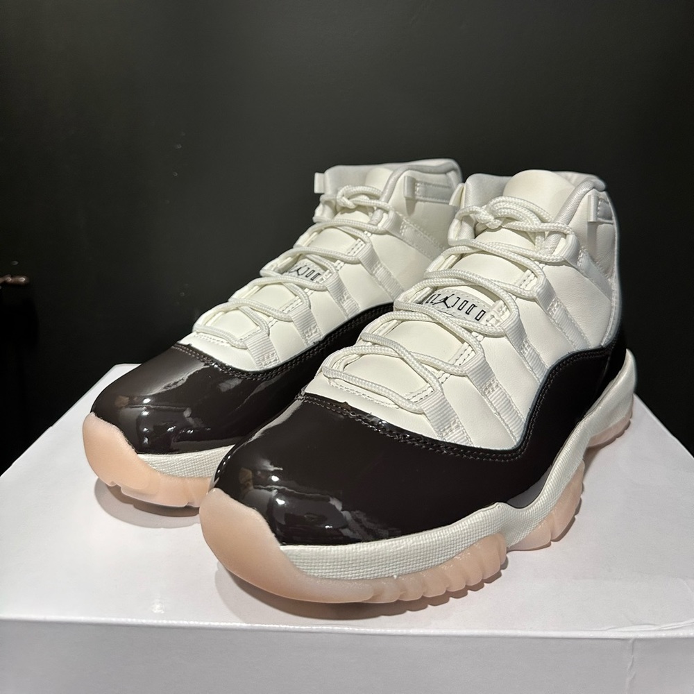 Air Jordan Retro 11 “Neapolitan”